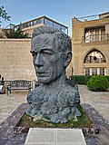 Profile Picture of Aliagha Vahid Monumenton Wikipedia