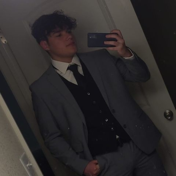 Profile Picture of Daniel Quiroz (@danielquiroz441) on Poshmark