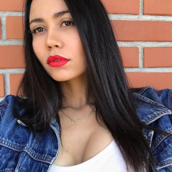 Profile Picture of Ileah Moore (@ileahmoore) on Poshmark