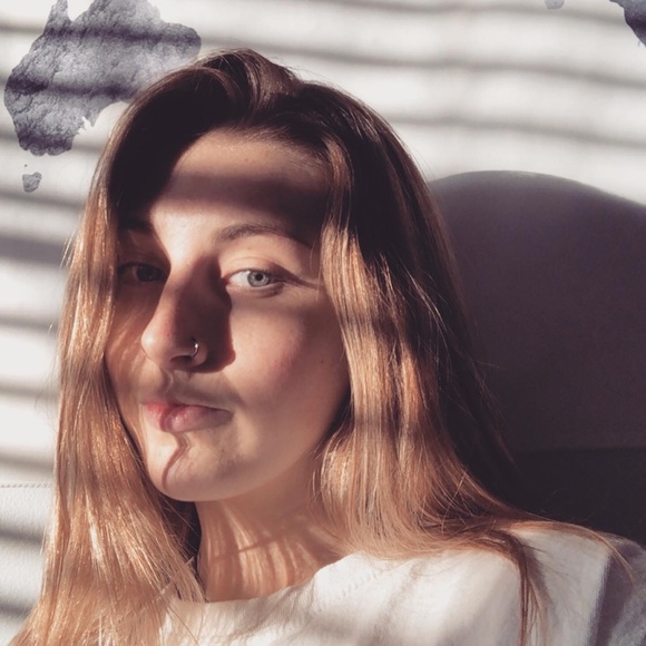 Profile Picture of Chloey Pilston (@chloey_pilston) on Poshmark
