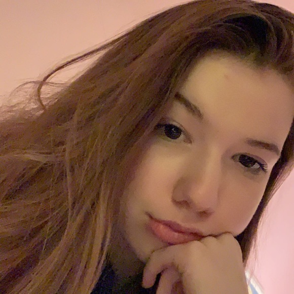 Profile Picture of Olivia Calegari (@olivia_calegari) on Poshmark