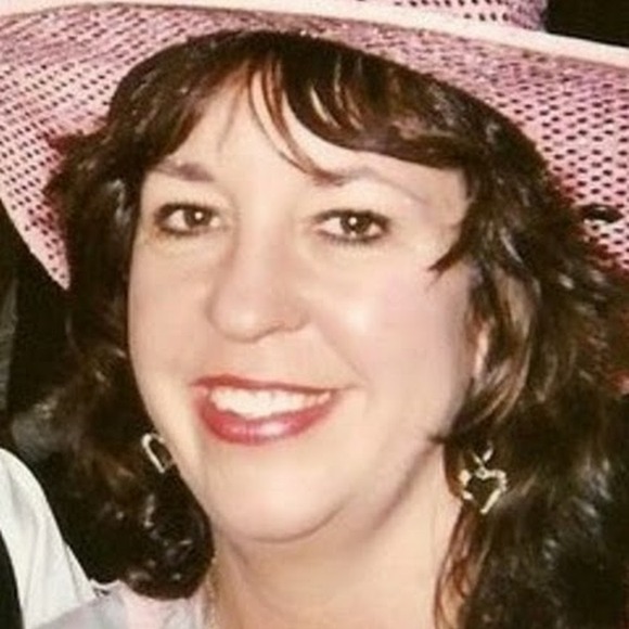 Profile Picture of Veronica Kobeski (@veronicalodge) on Poshmark