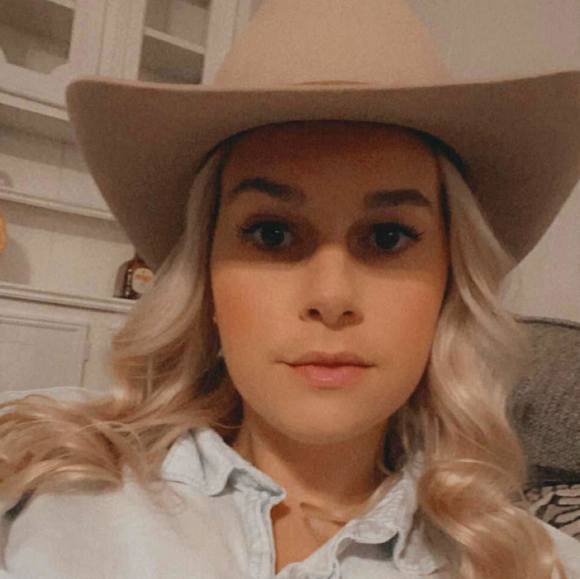 Profile Picture of Lindsay Rust (@lindsayrust) on Poshmark