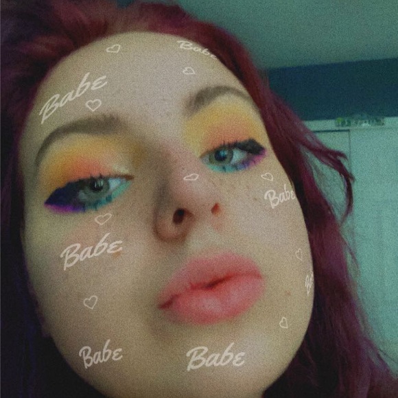 Profile Picture of Kee Rohlman (@keeisanartist) on Poshmark