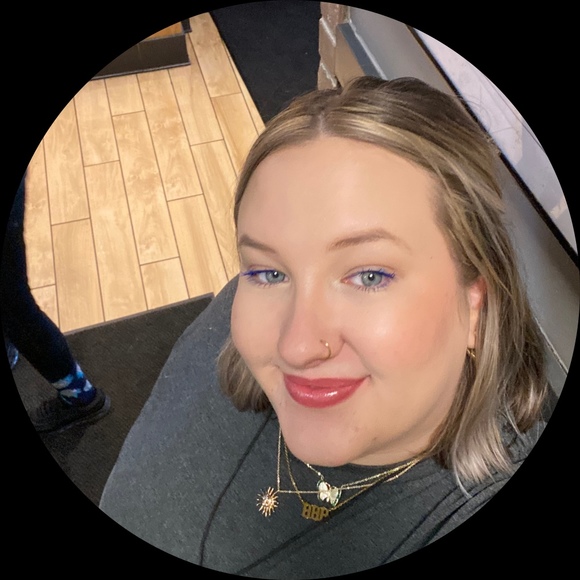 Profile Picture of Josie Fickle (@josiefickle) on Poshmark