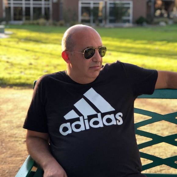 Profile Picture of Vardges Avagyan (@vardgesavagyan) on Poshmark