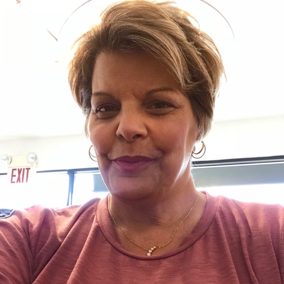 Profile Picture of Tinamarie Krasner (@tmkrasner) on Poshmark