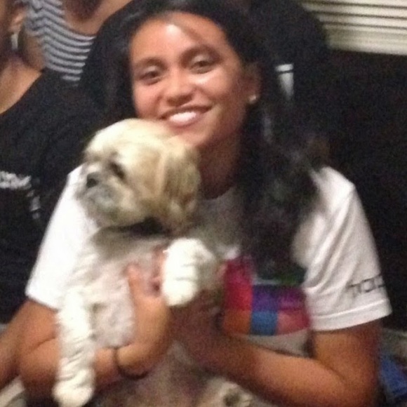 Profile Picture of Marina Lopez (@marinal_) on Poshmark