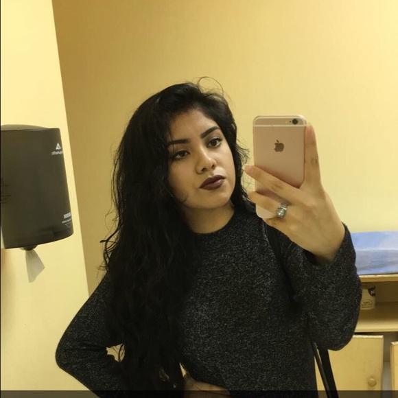 Profile Picture of Gabriela Borralles (@gabrriela16) on Poshmark