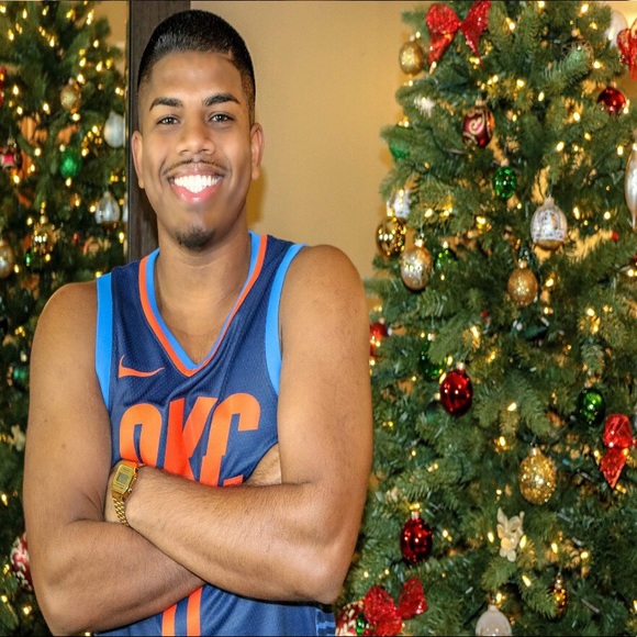 Profile Picture of Aaron Khan (@aaroncarter0) on Poshmark