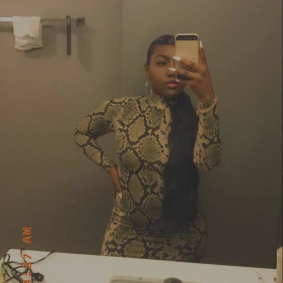 Profile Picture of Tia Atia (@atiakelley) on Poshmark