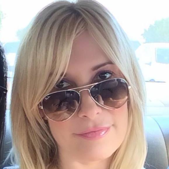 Jennifer Mirkovich - Poshmark Profile Picture of Jennifer Mirkovich (@jlmirk) on Poshmark