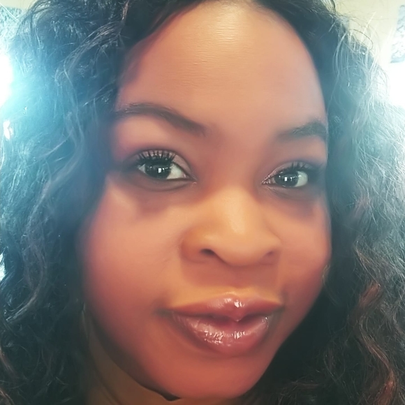 Profile Picture of Quinyatta Kinsler (@quinny_b) on Poshmark