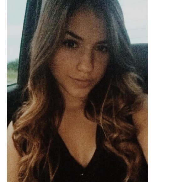 Profile Picture of Patty Escuela (@pattyesc) on Poshmark