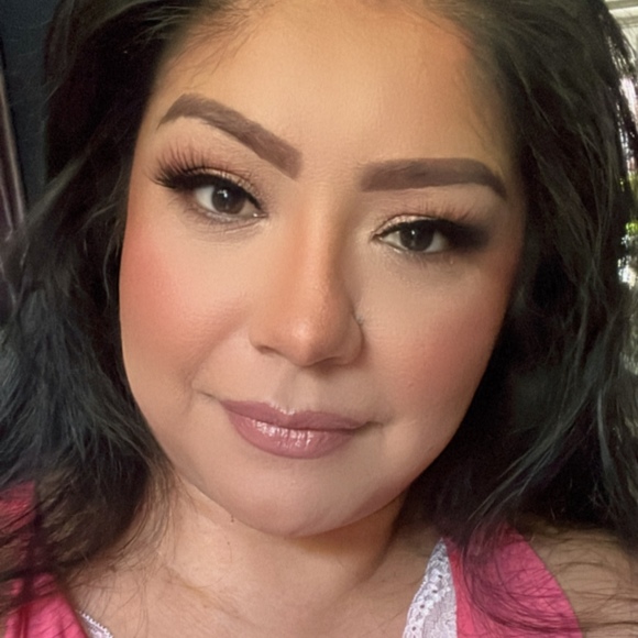 Profile Picture of Lisette Vasquez (@lisettev90) on Poshmark