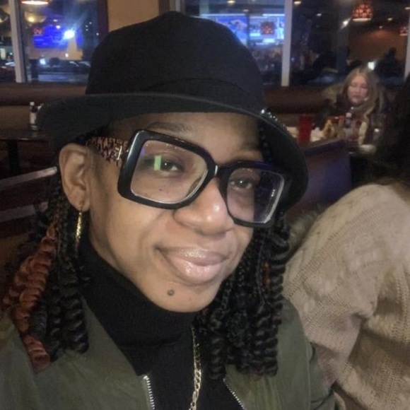 Profile Picture of Yolanda Stewart (@yolandastewa235) on Poshmark