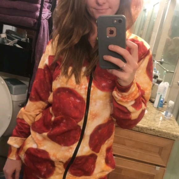 Profile Picture of Janet Thomas (@janetthomas410) on Poshmark