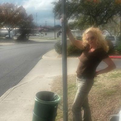 Profile Picture of Dayna Moore (@DaHissyfit) on Twitter