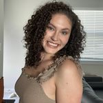 Profile Picture of Anna Hubbard (@curlyheadedsunshine) on Instagram