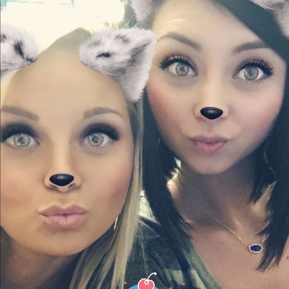 Profile Picture of Carly Shields (@carlyshields2) on Poshmark