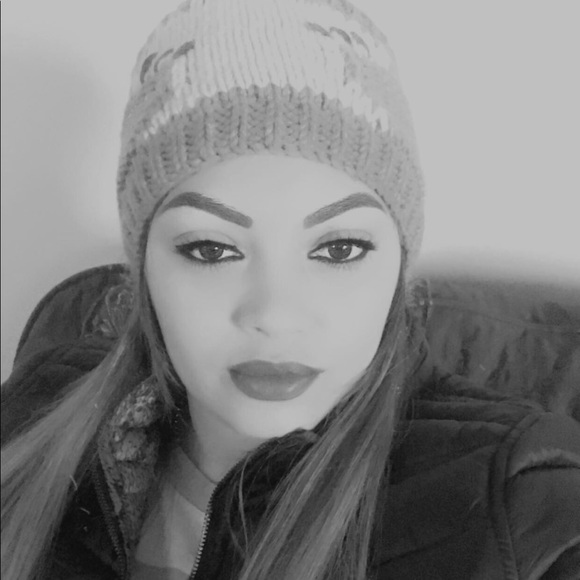 Profile Picture of Fabiola Sandoval (@fabiolasando944) on Poshmark