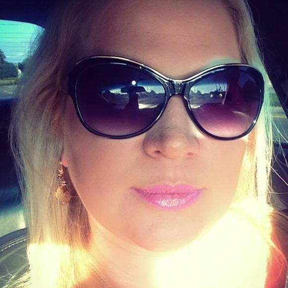 Profile Picture of Liina Nomm (@linotska) on Poshmark