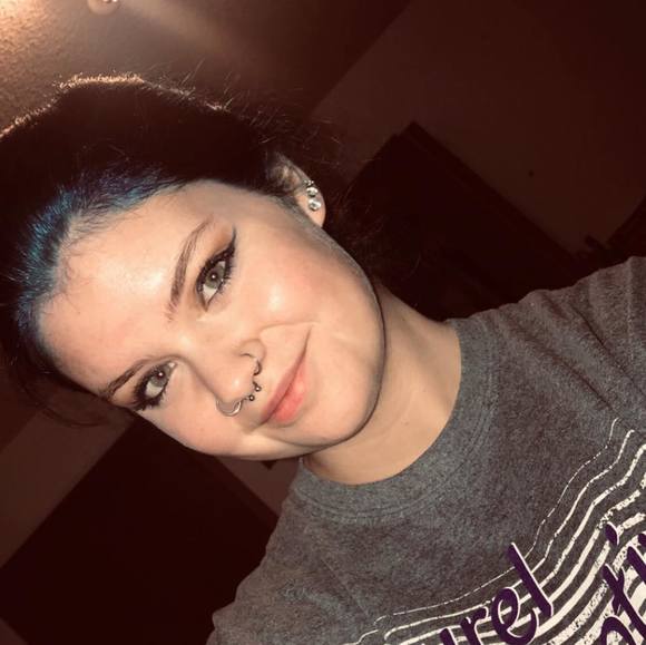 Profile Picture of Faith Longbottom (@faithlongbottom) on Poshmark