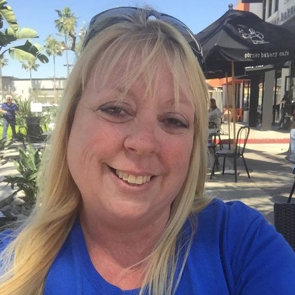 Profile Picture of Lisa Reasons (@lisareasons) on Poshmark