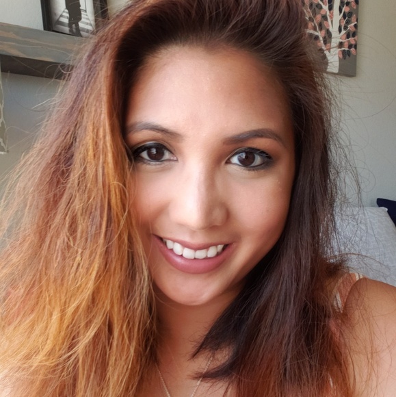 Profile Picture of Joyleen Fariello (@joyleen_fa) on Poshmark