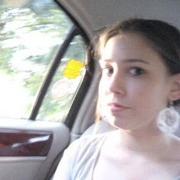 Profile Picture of Sarah Newgård (@sarahjoien) on Poshmark