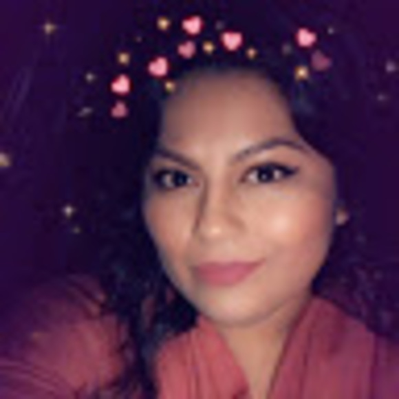 Profile Picture of Adriana Cervantez (@adrianacerva741) on Poshmark