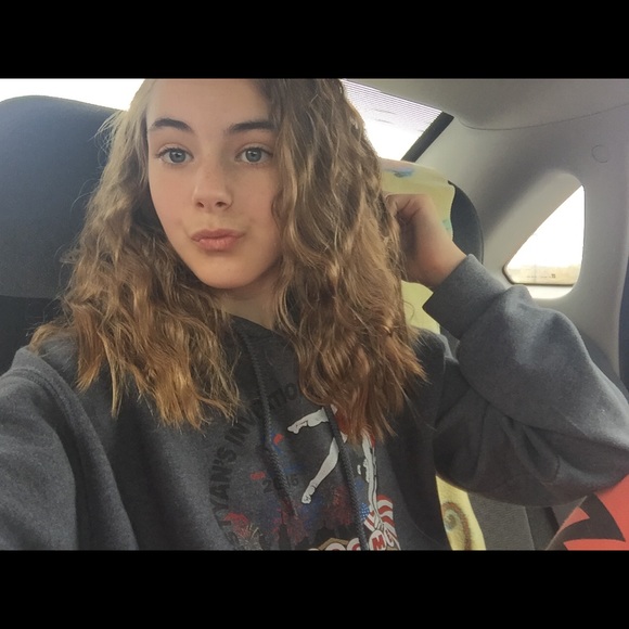 Profile Picture of Kelsey Hasson (@kelsey2288) on Poshmark