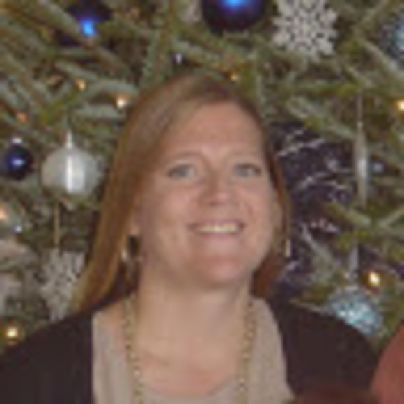 Profile Picture of Elisa Nemecek (@elisanemecek) on Poshmark