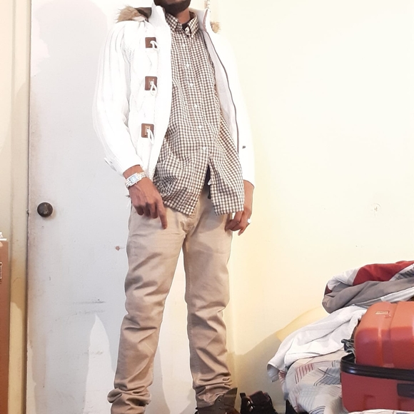Profile Picture of Roberto Thomas (@berto313) on Poshmark