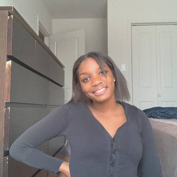 Profile Picture of Mandisa Gaboury (@mandisagaboury) on Poshmark