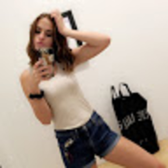 Profile Picture of Nicole Noorda (@nicolenoorda) on Poshmark