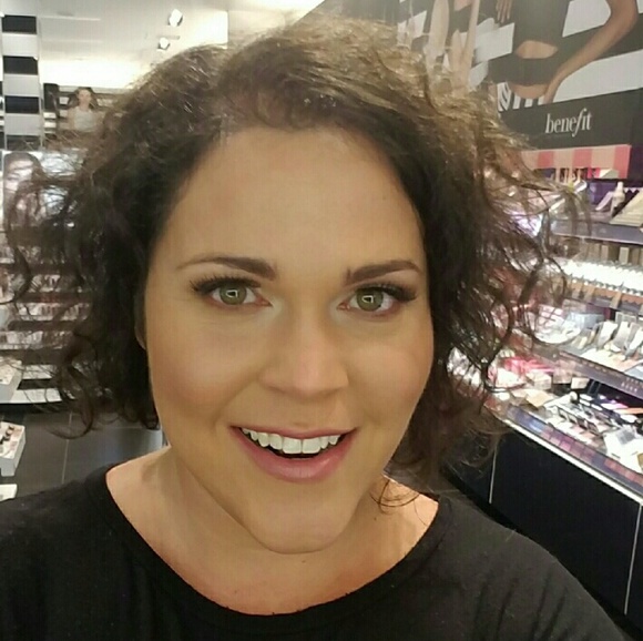 Profile Picture of Abigail Santmyer (@abinorm) on Poshmark