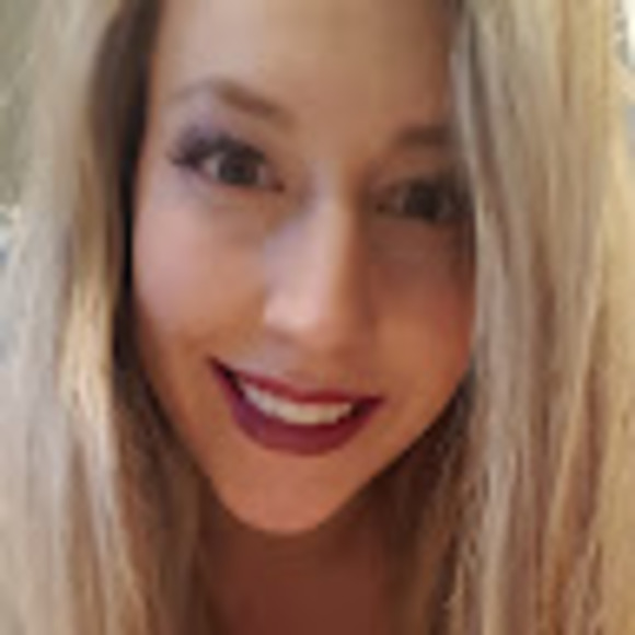 Profile Picture of Whittney Wimpley (@green3y3d) on Poshmark