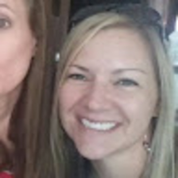 Profile Picture of Faith Solum (@faithjoybooks) on Poshmark