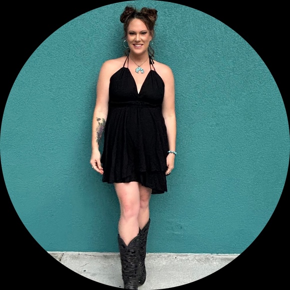 Profile Picture of Abby Wilkins (@wilkswife) on Poshmark