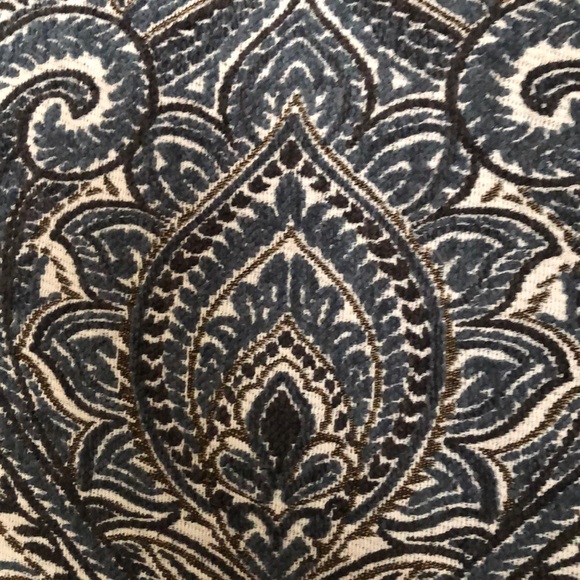 Profile Picture of Lisa Emard (@lemard465) on Poshmark