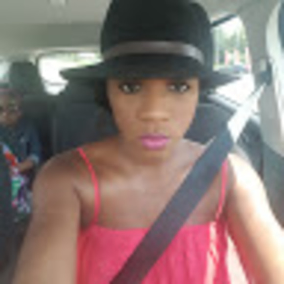 Profile Picture of Michele Bogle (@michelebogle147) on Poshmark