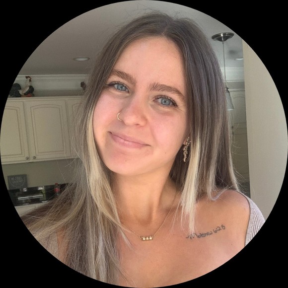 Profile Picture of Hailey Chase (@hailey_chase) on Poshmark