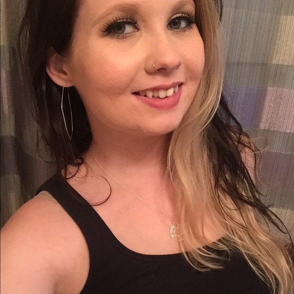 Profile Picture of Andrea Daniel (@andidaniel) on Poshmark