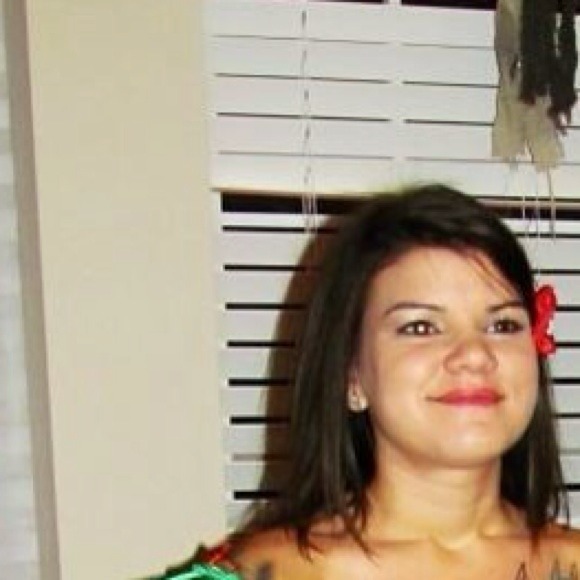 Profile Picture of Cassie Haritos (@cassieharitos) on Poshmark