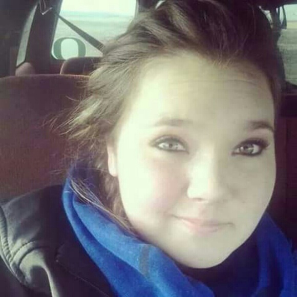 Profile Picture of Brittnee Kezer (@brittnee9789) on Poshmark