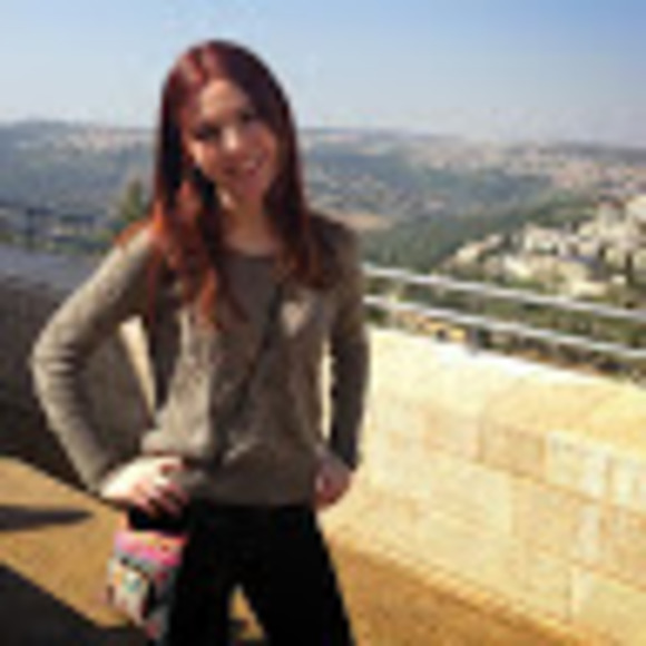 Profile Picture of Alanna Bayarin (@abayarin) on Poshmark