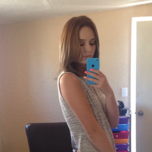 Profile Picture of Tori Beardslee (@tori_beardslee) on Poshmark