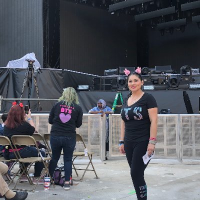 Profile Picture of Laura Shade (@Laurashade8) on Twitter