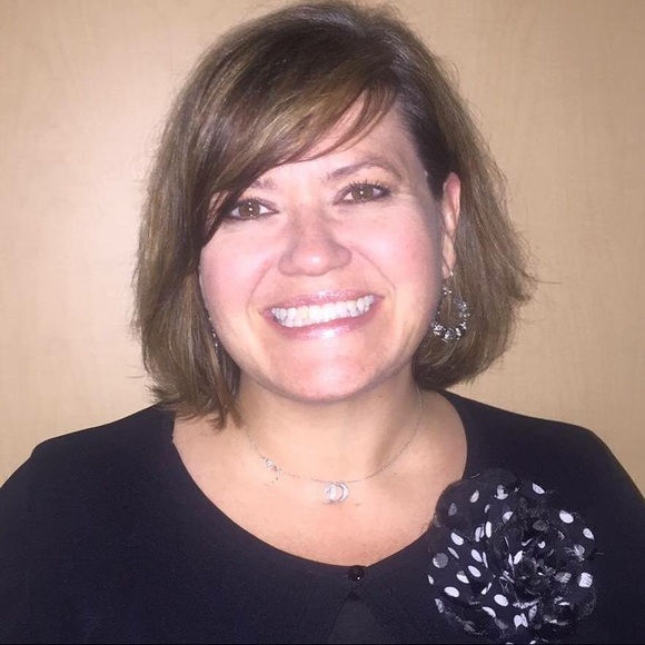Profile Picture of Dana Cheyne (@dcheyne) on Poshmark